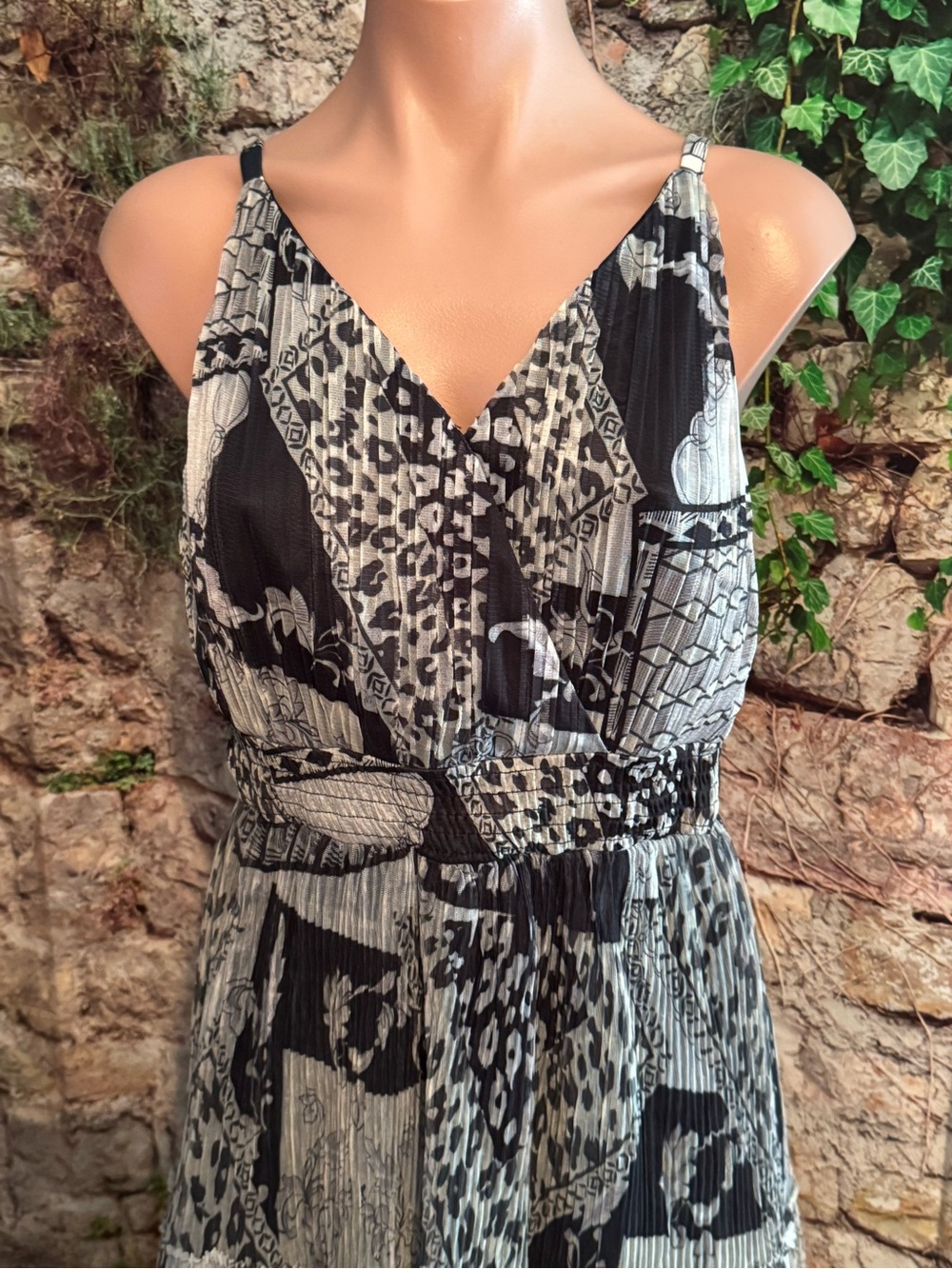 Lapis Black and White Abstract Floral Animal Printed V-Neck Flowy Maxi Dress - Picture 2 of 4